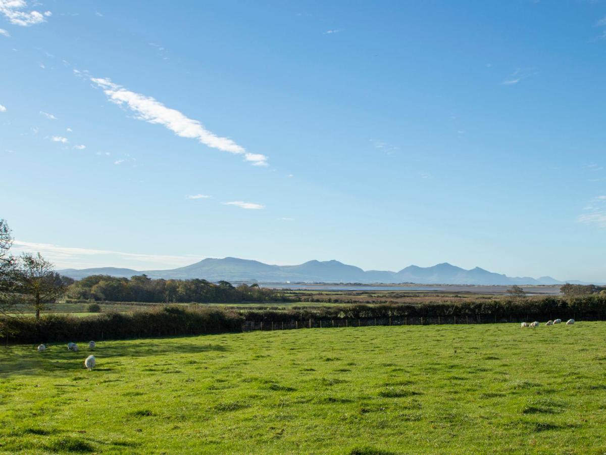 Drosgl Villa Llangefni Luaran gambar